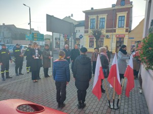 zĹoĹźenie kwiatĂłw z okazji ĹwiÄta NiepodlegĹoĹci